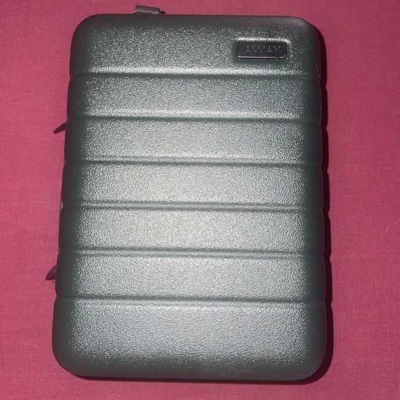 Away (mini) Forest Green Travel Case - Picture 1 of 5